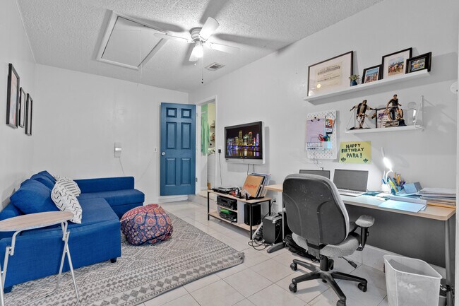 Building Photo - 15139 SW 92nd Terrace