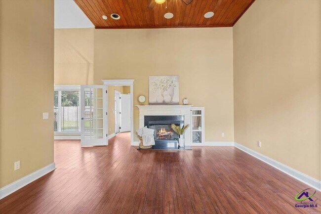 Building Photo - 300 Cheshire Dr