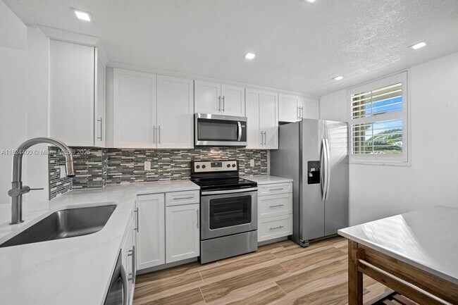 Building Photo - 9940 S Ocean Dr