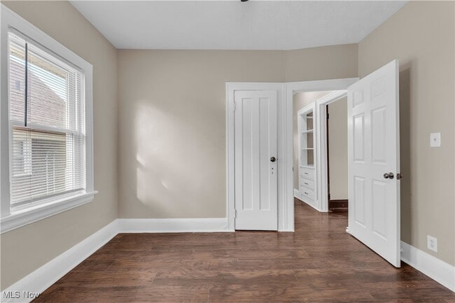 Building Photo - 11913 Buckingham Ave