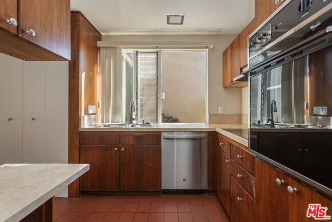 Building Photo - 4173 Del Mar Ave