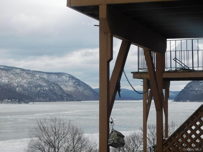 Building Photo - 729 Hewitt Ln