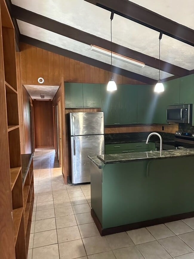 Building Photo - 655A Hinano St