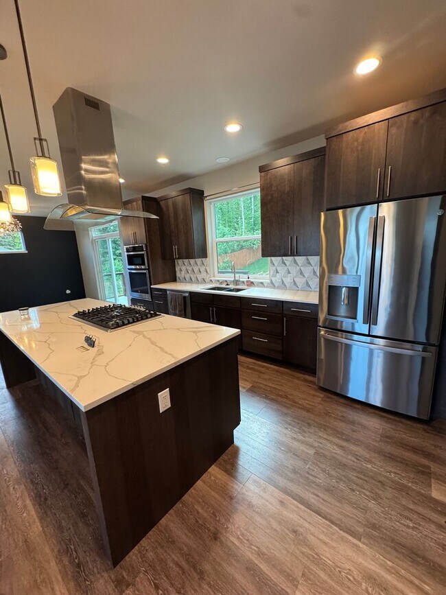 Building Photo - Stunning home in desirable Eagle River neighborhood