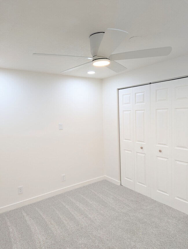 Building Photo - 18 E 900 S