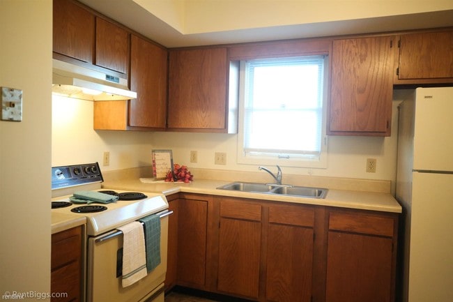 Building Photo - 1 br, 1 bath  - Lancaster Senior Apartments