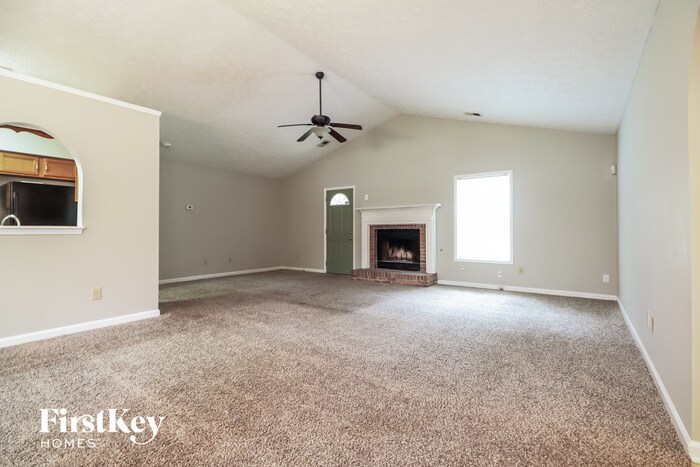 Building Photo - 204 Pineknoll Ct