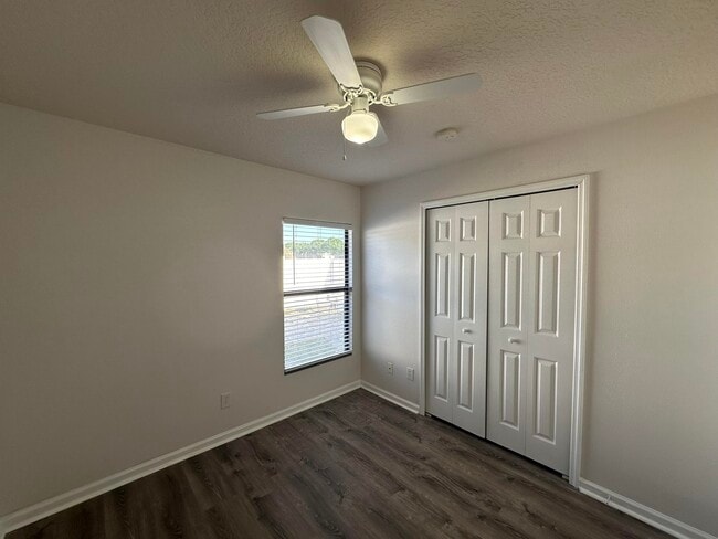 Building Photo - 910 Luminary Cir