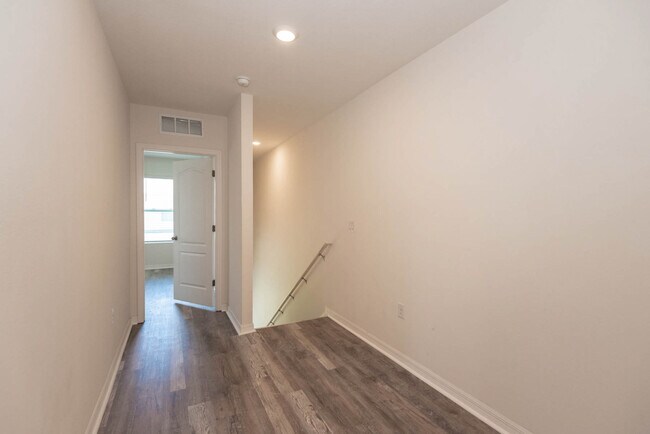 Building Photo - 8 Bella Oaks Dr