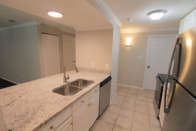 Building Photo - Charming 2 Bedroom, 1 Bath Home on Quiet C...