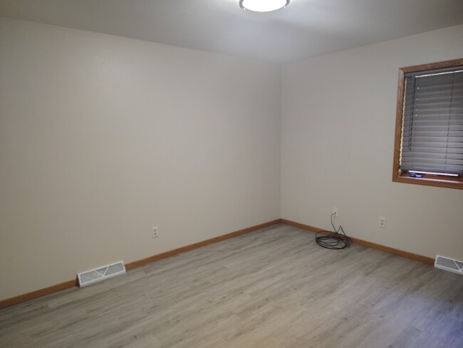 Building Photo - 700/701-701 Iroquois Ct