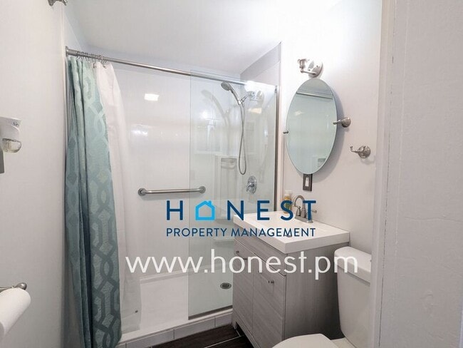 Building Photo - 162 College Ave