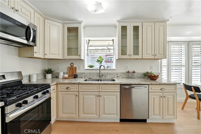 Building Photo - 5841 Arroyo Dr