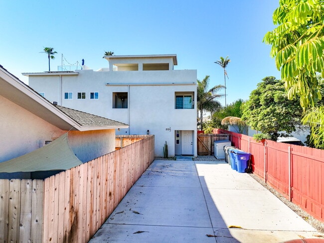 Building Photo - 810 California St