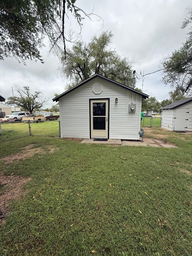 Building Photo - Adorable 1 bedroom cottage style home