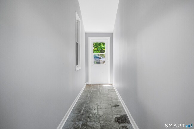 Building Photo - 275 Riverview Ave