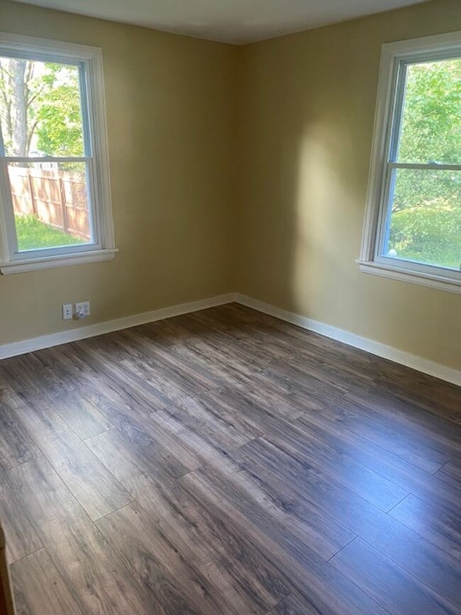 Building Photo - 124 Maxwell Ave