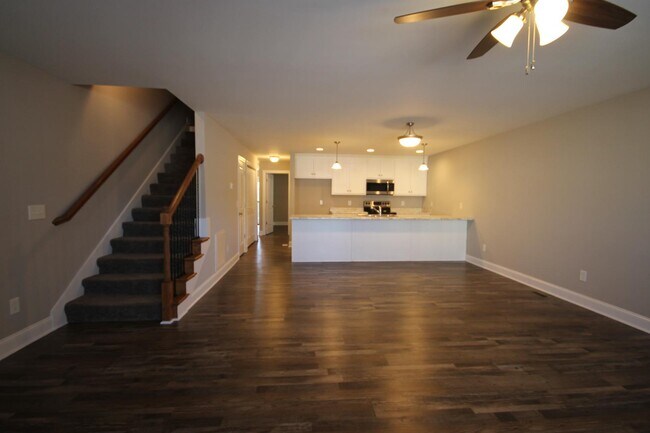 Building Photo - 704 Cobblestone Dr
