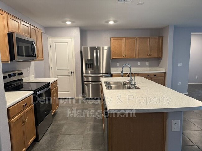 Building Photo - 1633 W Pinkley Ct