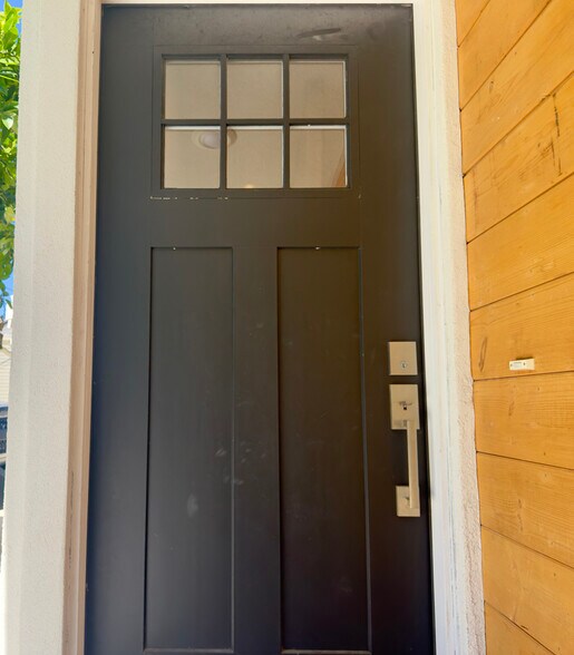 Building Photo - 914 Everett Ave