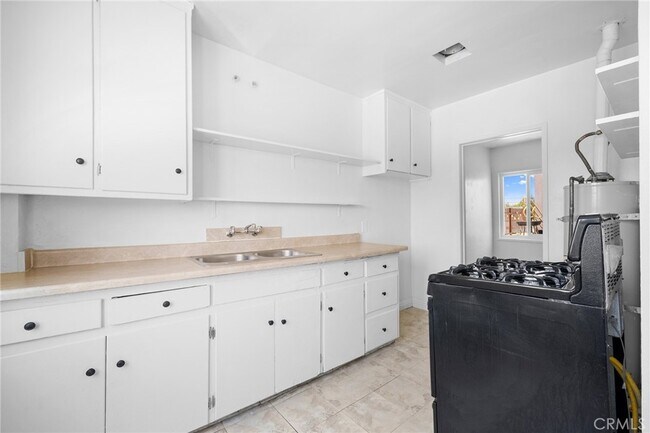 Building Photo - 6634 Lankershim Blvd