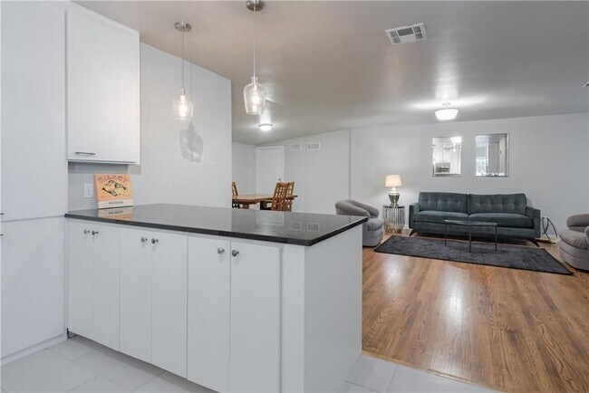 Building Photo - 4713 N Harvey Pkwy