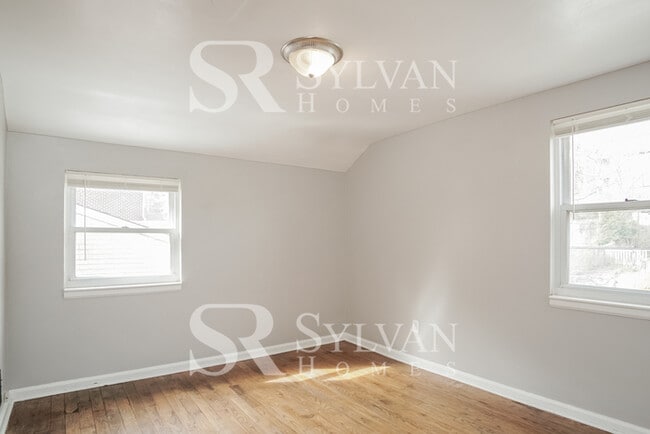 Building Photo - Charming brick 3-bedroom, 1-bath home features a deck and patio!