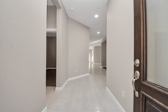 Building Photo - 8114 Silverspot Ln