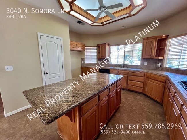 Building Photo - 3040 N Sonora Ave