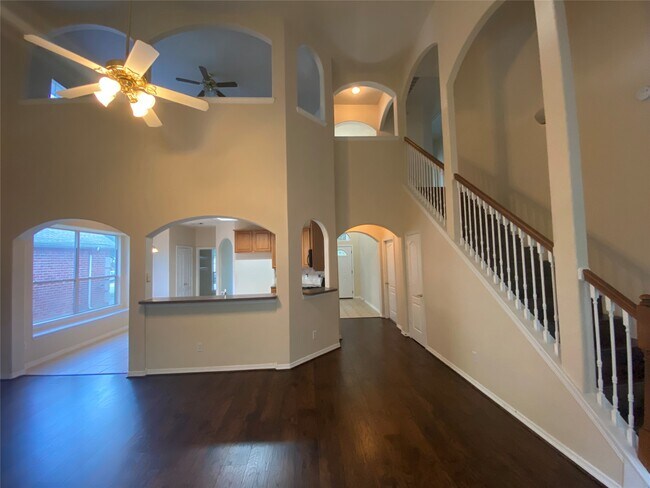 Building Photo - 9210 Hidden Lake E Dr