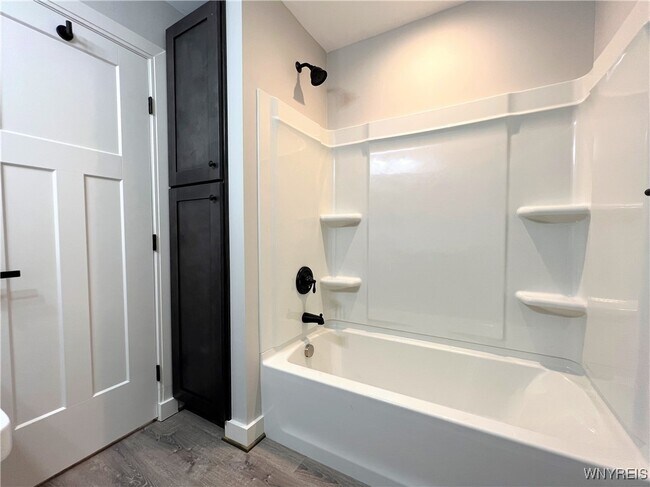 Building Photo - 10985 Main St