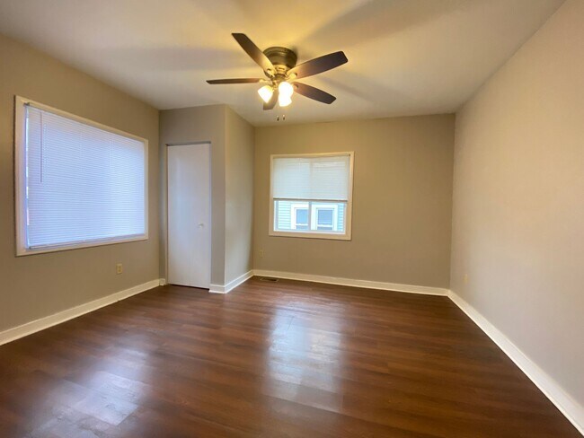 Building Photo - 2240 White Oak Ave