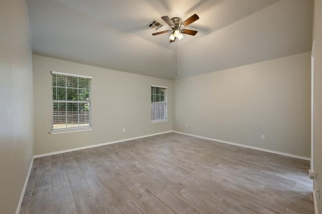 Building Photo - Very Nice 3 Bedroom 2 Bath Home in Norman Schools