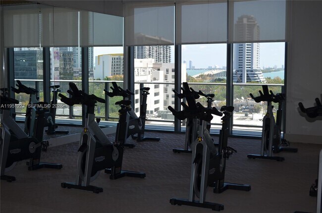 Building Photo - 121 NE 34th St