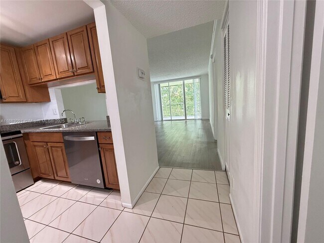 Building Photo - 9235 Lagoon Pl