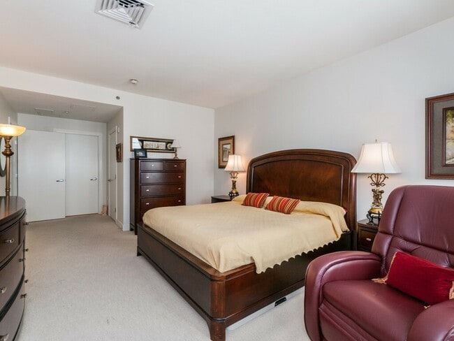 Building Photo - 303 Columbus Ave