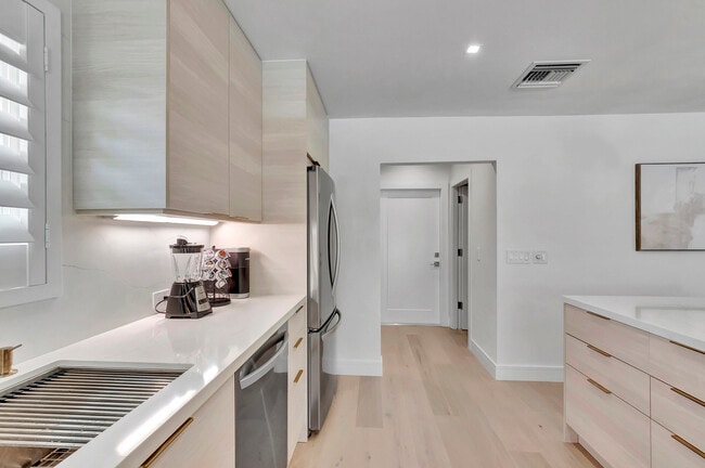 Building Photo - 530 NW 14th St