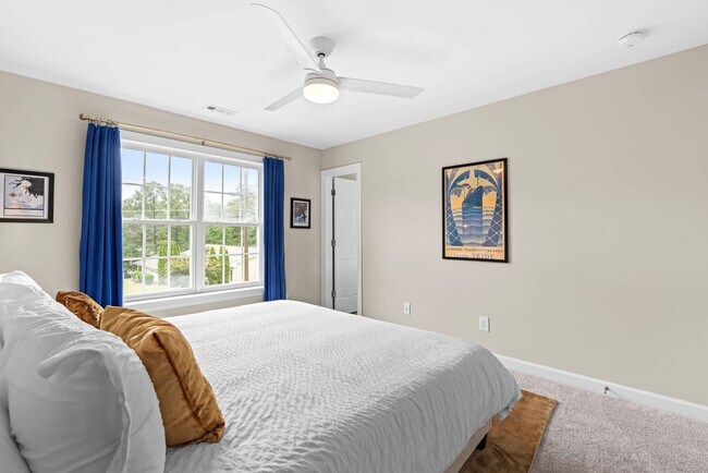 Building Photo - 2400 Hinton St