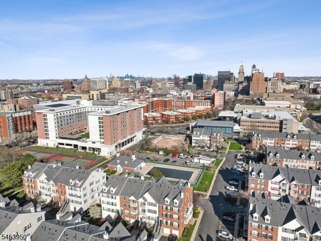 Building Photo - 76 Boston St