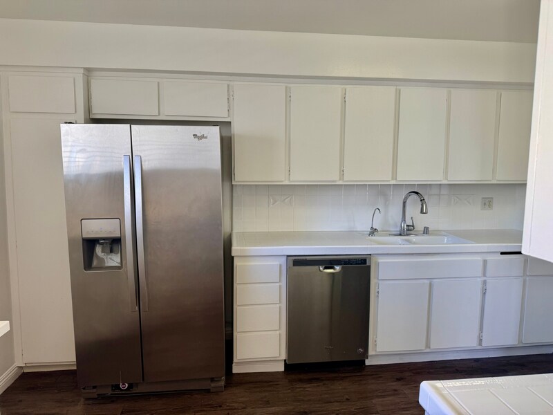 Building Photo - 17440 Burbank Blvd