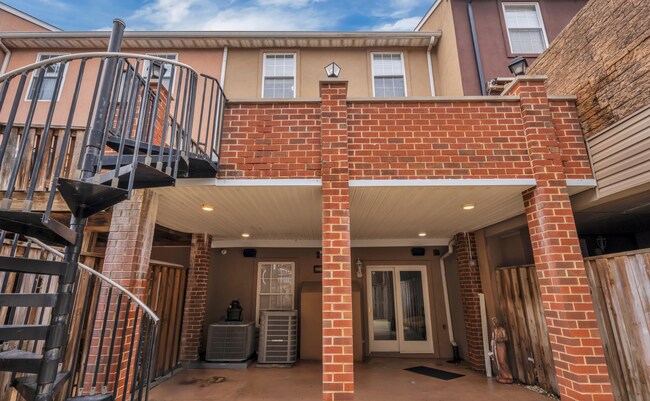 Building Photo - 3242 S Sydenham St