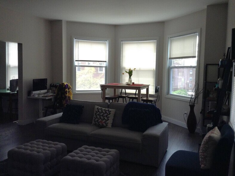 Building Photo - 210 Waterman St