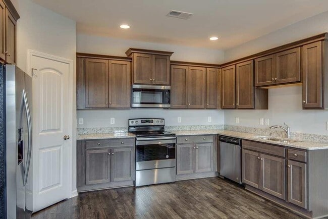 Building Photo - Fairview Station Charmer!  Perfectly comfortable 4/2.5 family home close to Westwood Elementary.