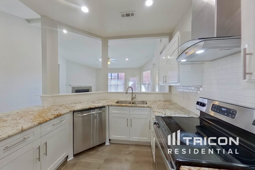 Building Photo - 1121 Cypress Ln