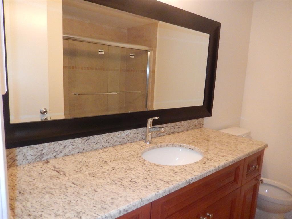 Building Photo - 3017 N Oakland Forest Dr