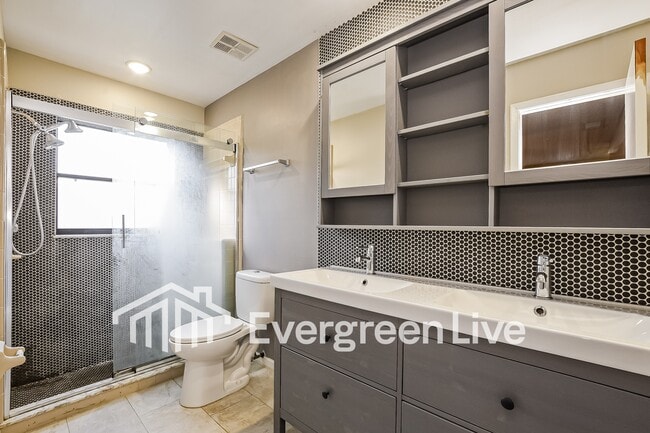 Building Photo - 1946 Larkwood Dr