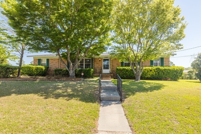 Building Photo - 240 Maywood Dr