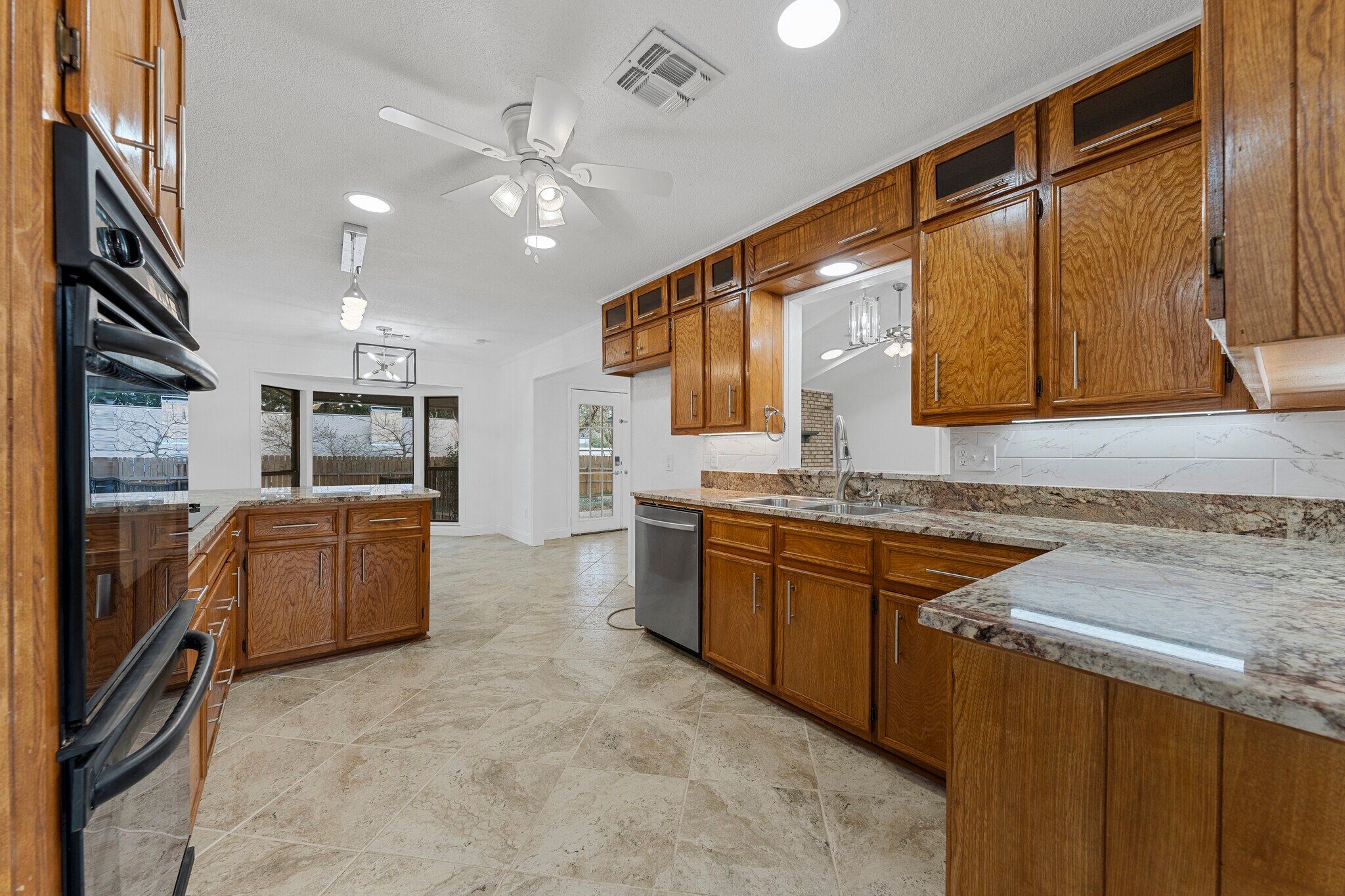 eat in kitchen - 7105 Fish Pond Rd