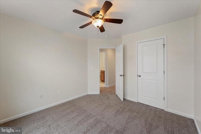 Building Photo - 109 Sequoia Dr