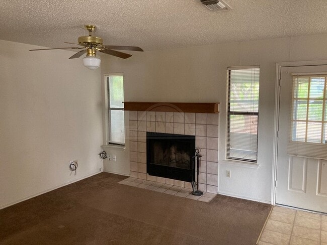 Building Photo - 2607 Schulze Dr